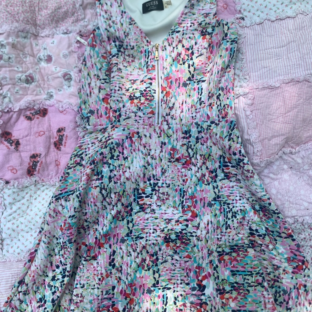 GUESS FLORAL ALINE DRESS COTTAGE CORE FORSURE.  Very feminine